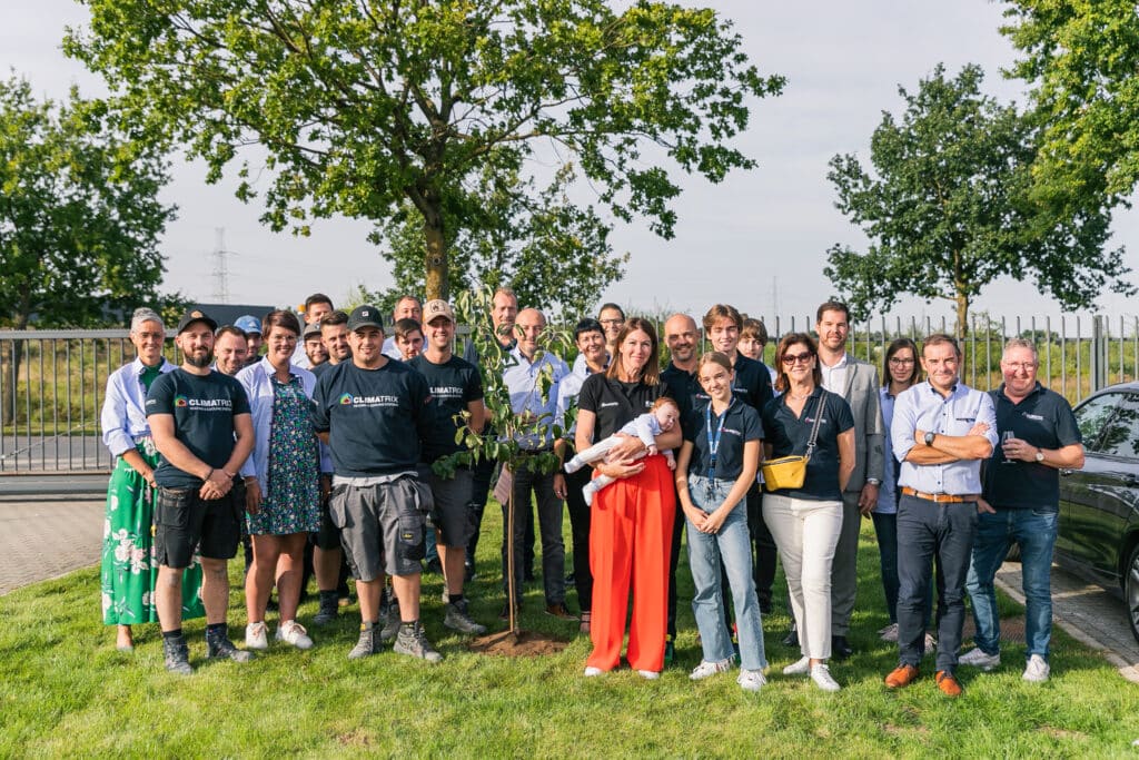 Teamfoto van Climatrix, op de viering van hun tienjarig bestaan. Een mijlpaal voor de specialist in energietechnieken.